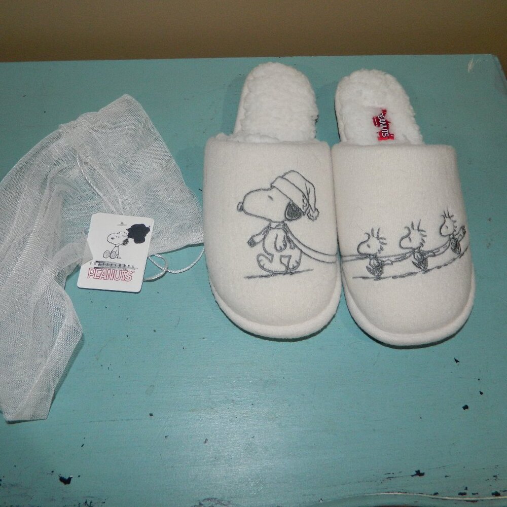 Pottery Barn Peanuts Snoopy and Woodstock Slippers Size Small - RARE FIND!!